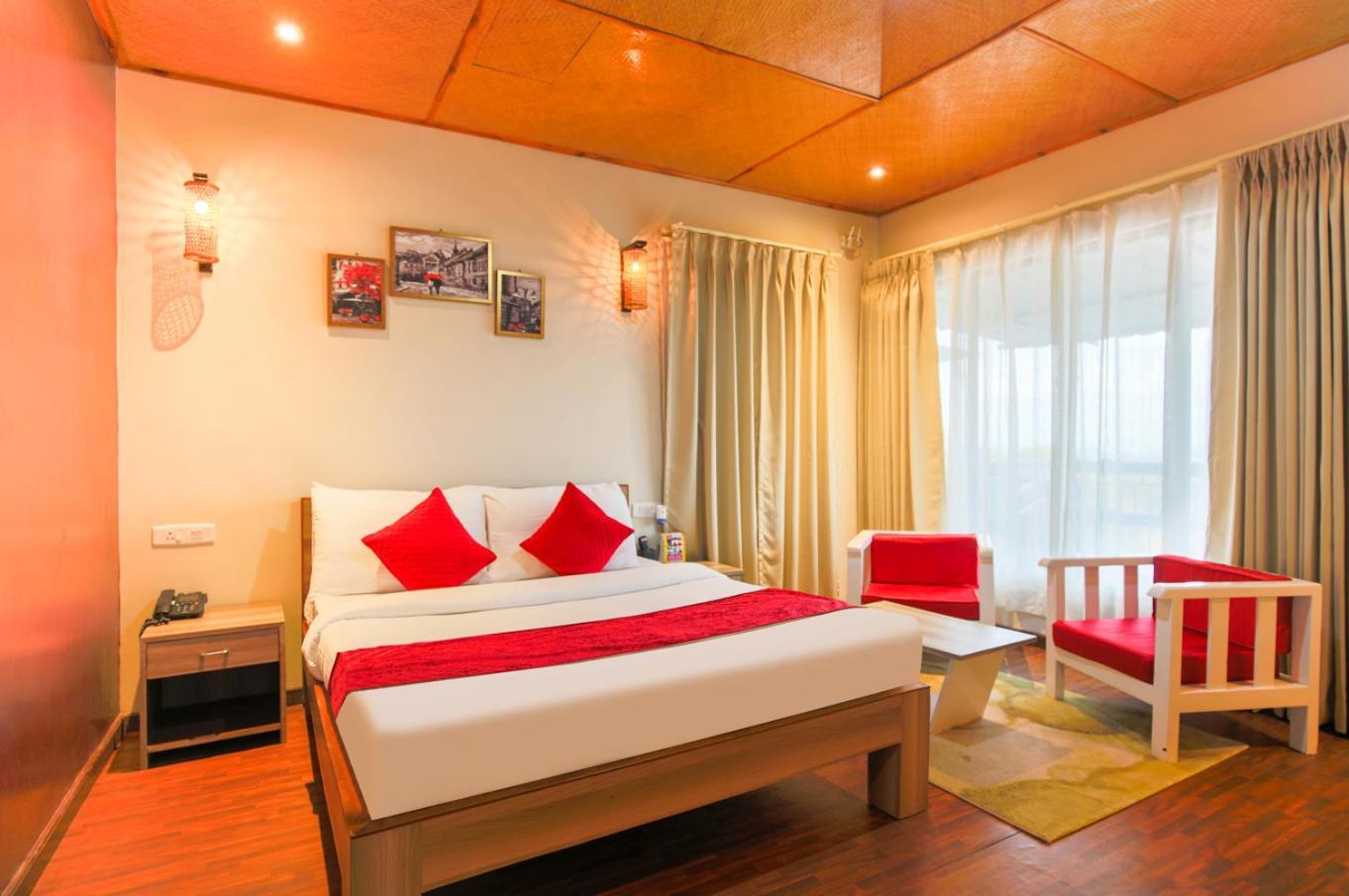 La Nicholas Lake View By Summit Hotels Σιλόνγκ Εξωτερικό φωτογραφία