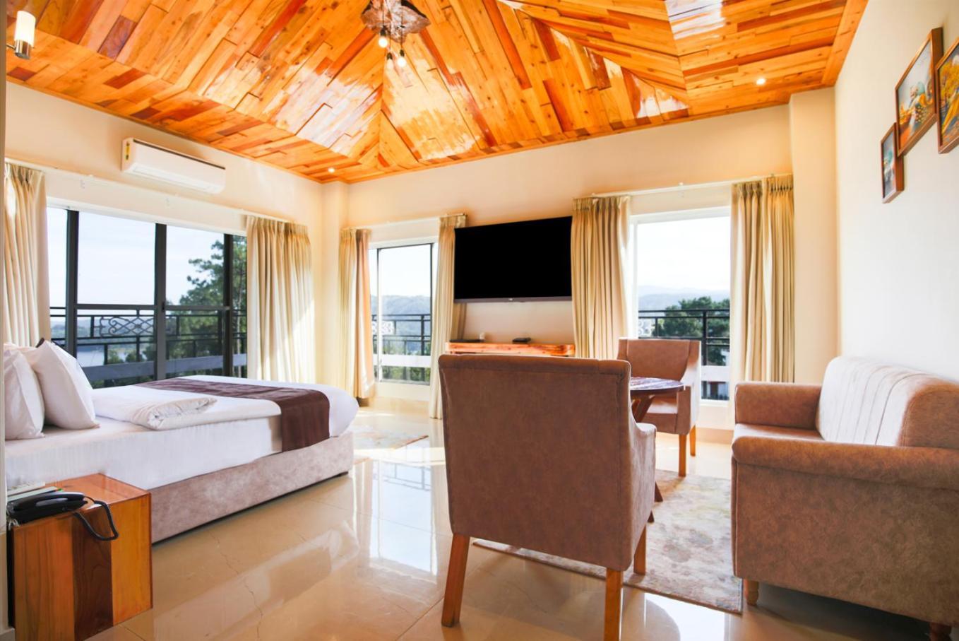 La Nicholas Lake View By Summit Hotels Σιλόνγκ Εξωτερικό φωτογραφία