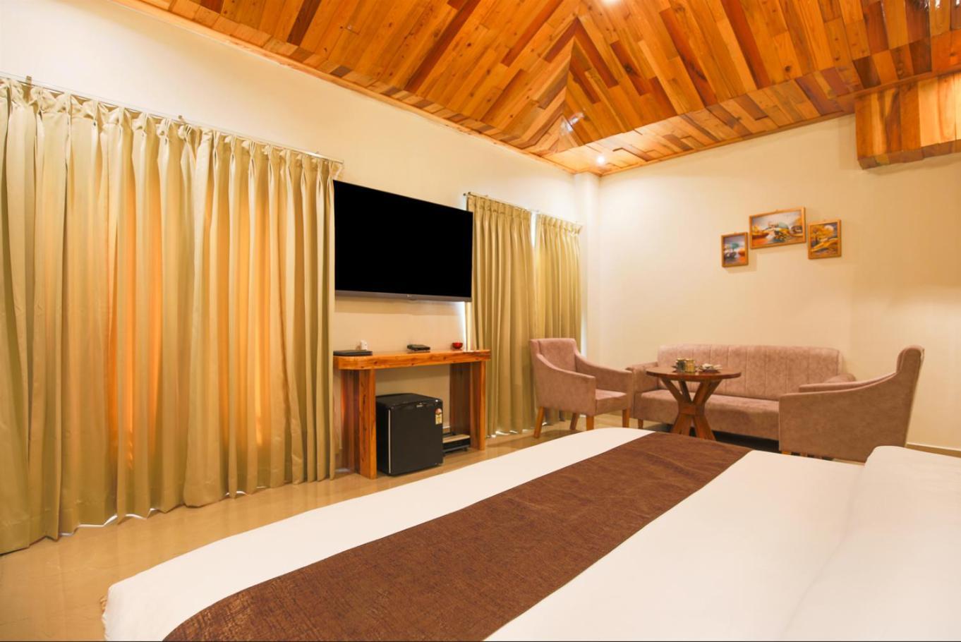 La Nicholas Lake View By Summit Hotels Σιλόνγκ Εξωτερικό φωτογραφία