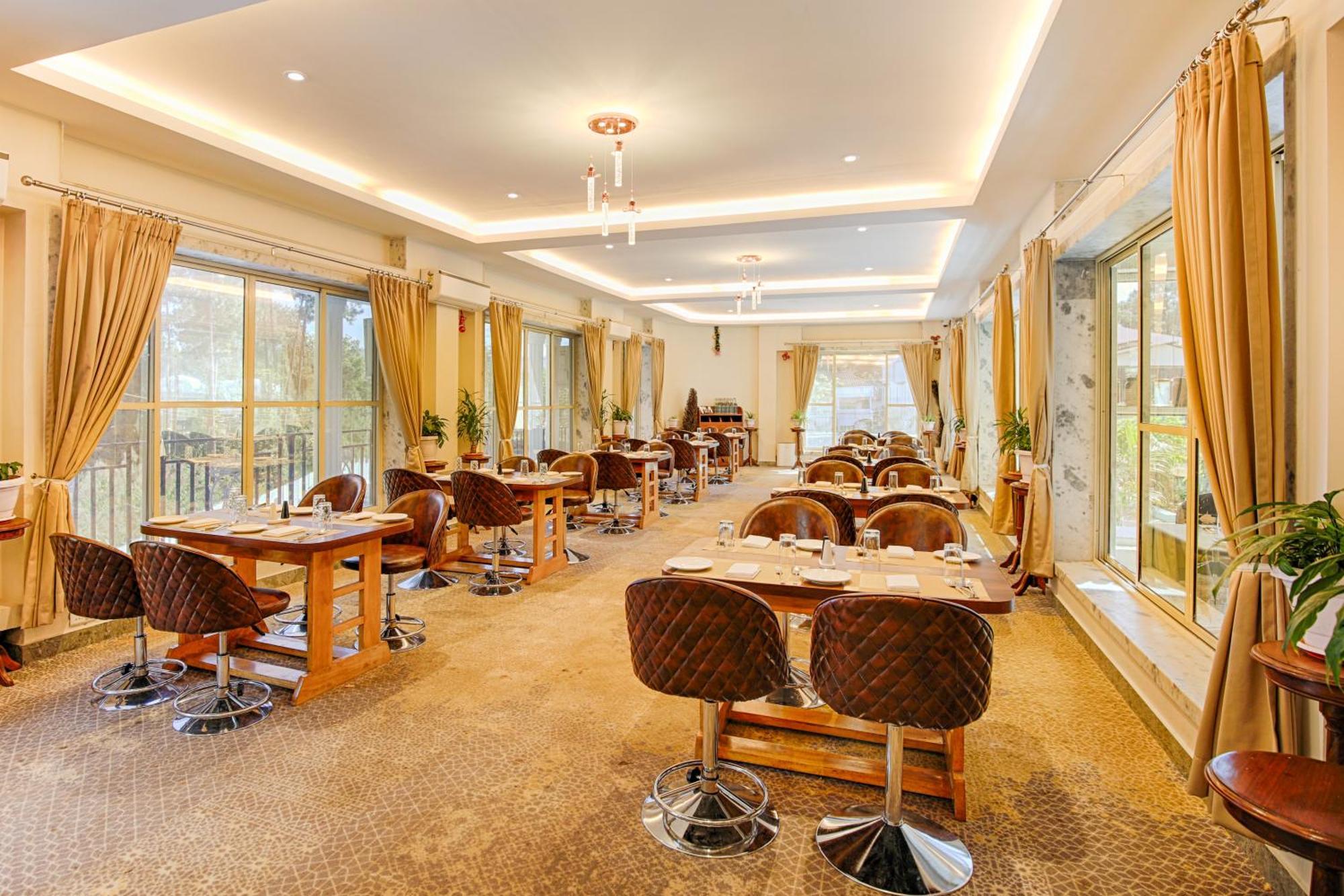 La Nicholas Lake View By Summit Hotels Σιλόνγκ Εξωτερικό φωτογραφία
