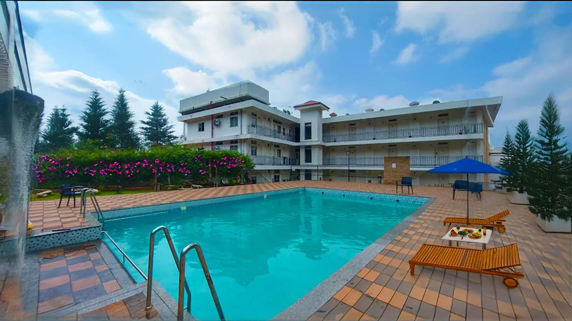 La Nicholas Lake View By Summit Hotels Σιλόνγκ Εξωτερικό φωτογραφία