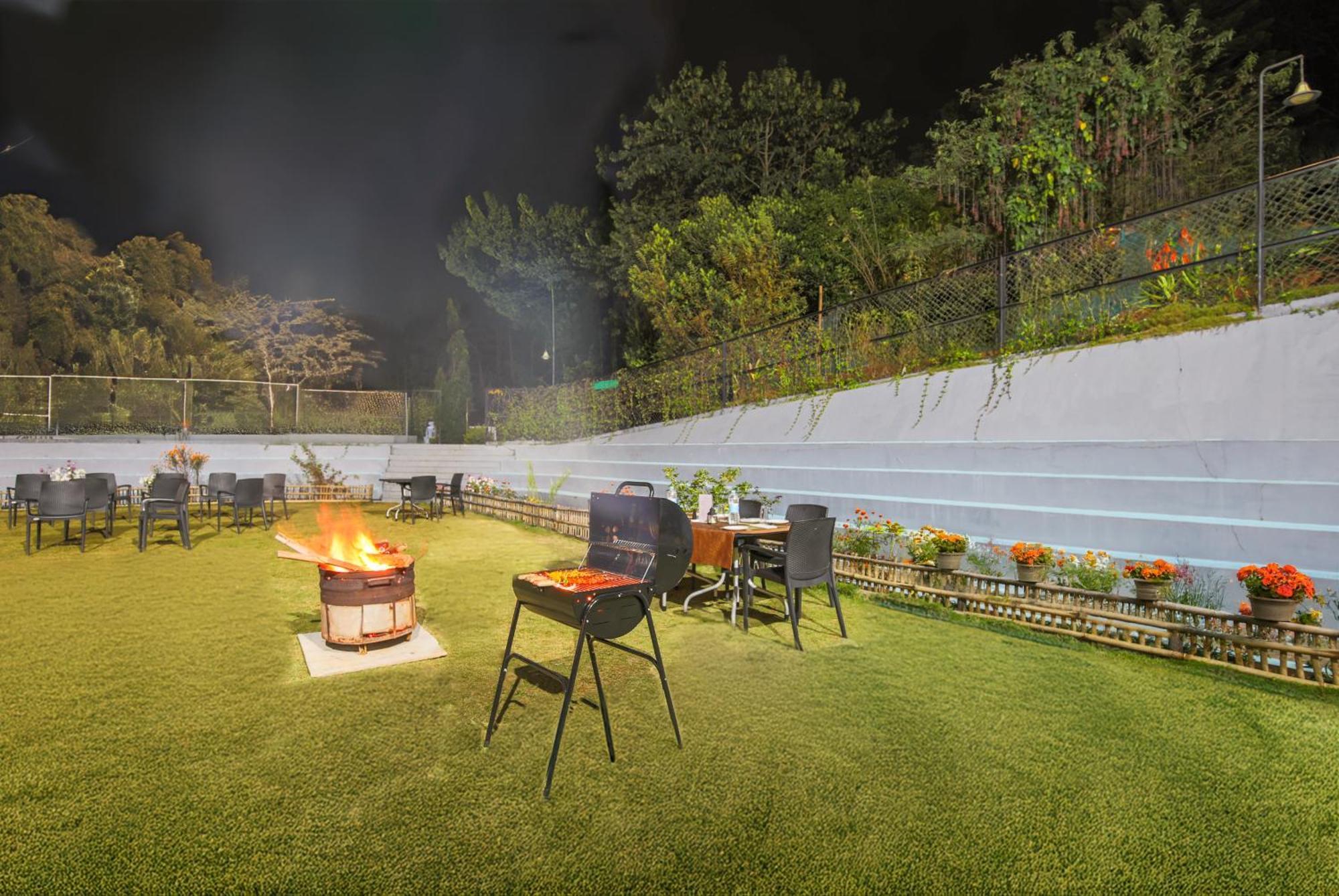 La Nicholas Lake View By Summit Hotels Σιλόνγκ Εξωτερικό φωτογραφία