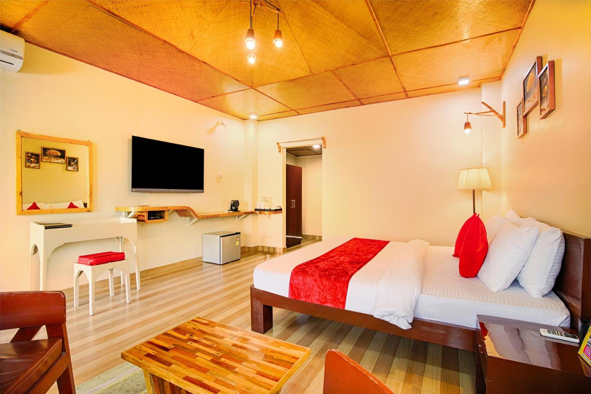 La Nicholas Lake View By Summit Hotels Σιλόνγκ Δωμάτιο φωτογραφία